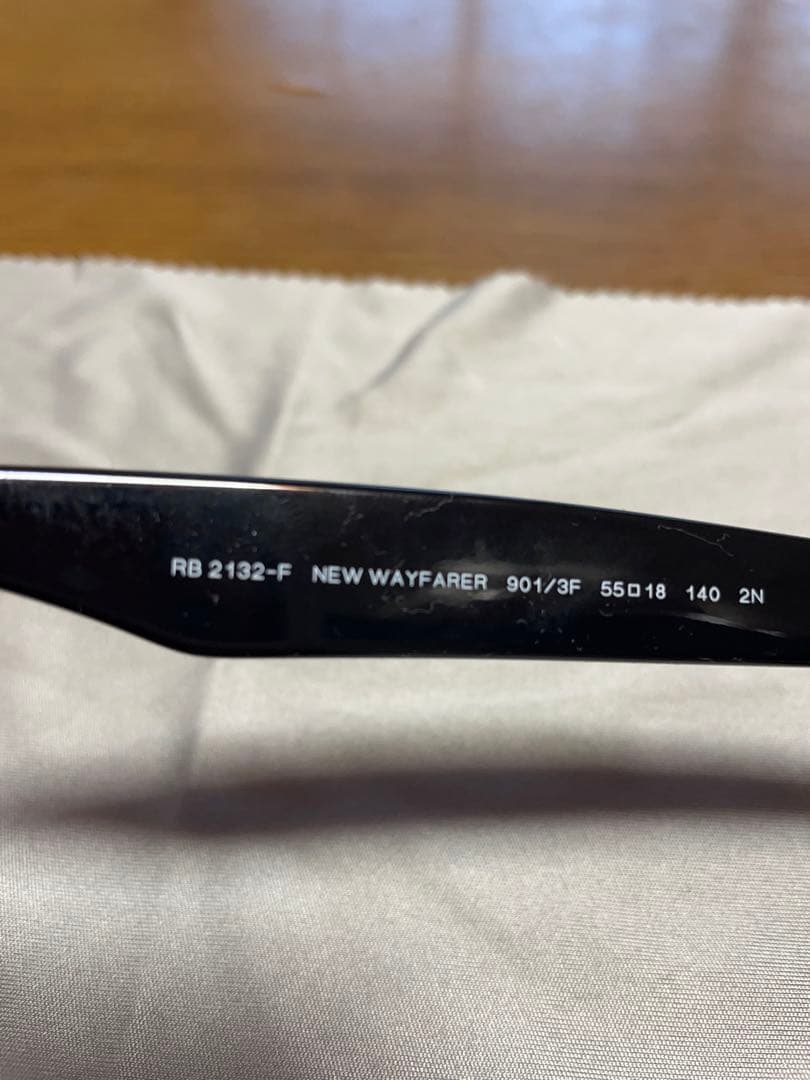 ほぼ新品未使用品RayBan サングラス正規品RB2132F 901 3F