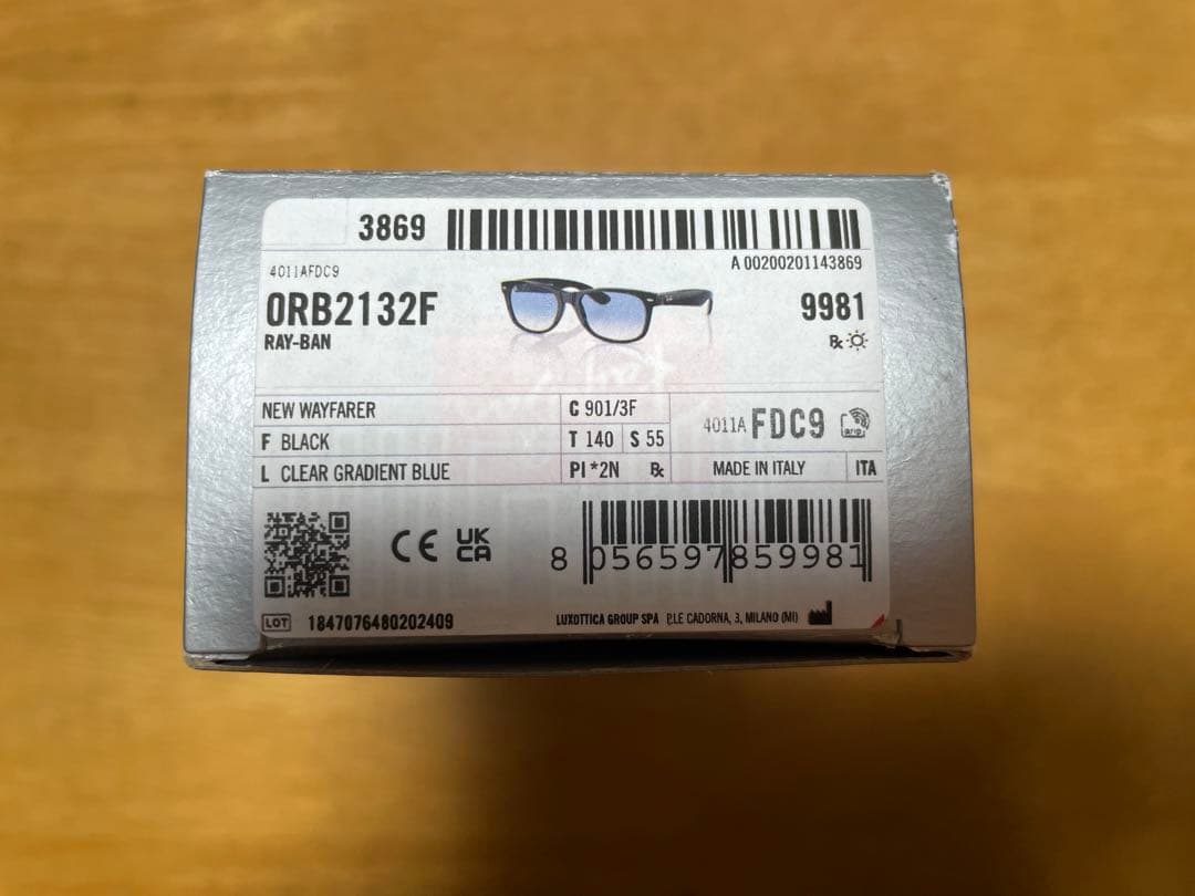 ほぼ新品未使用品RayBan サングラス正規品RB2132F 901 3F