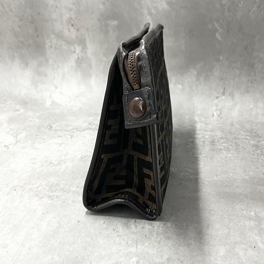 FENDI ポーチ　ズッカ　ナイロンキャンバス　ブラウン セカンドバッグ　レザー