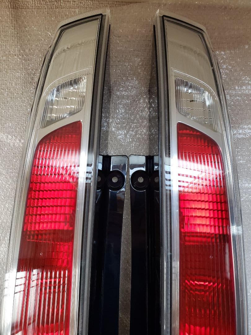 新品未使用 c26 セレナ ノーマル テール ライト ランプ 2個セット