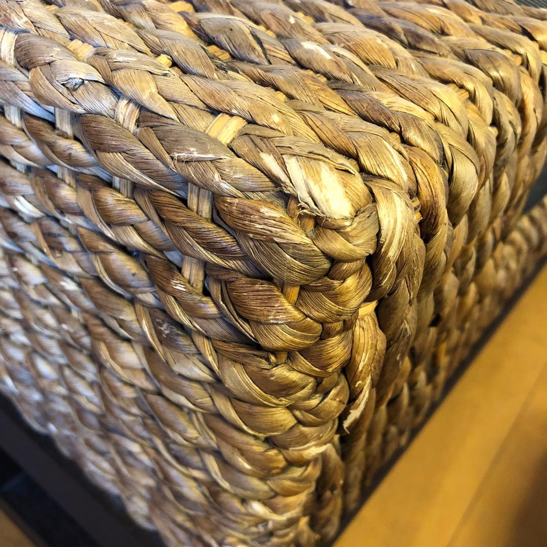 天然素材ウォーターヒヤシンスと布地のシンプルなベンチ