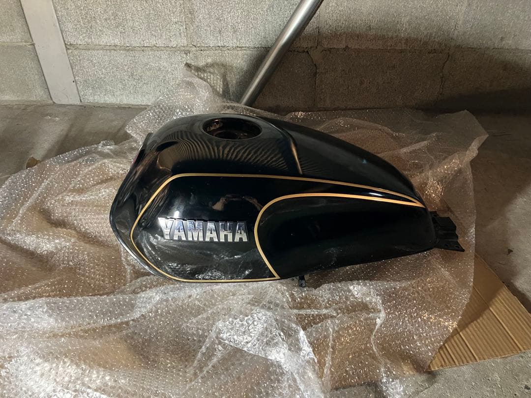 んー　YAMAHA XJR400 4HM ガソリンタンク