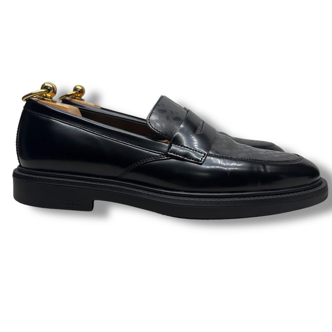 美品■HUGO BOSS【26.0】現行 総柄ロゴ ローファー ブラック 本革