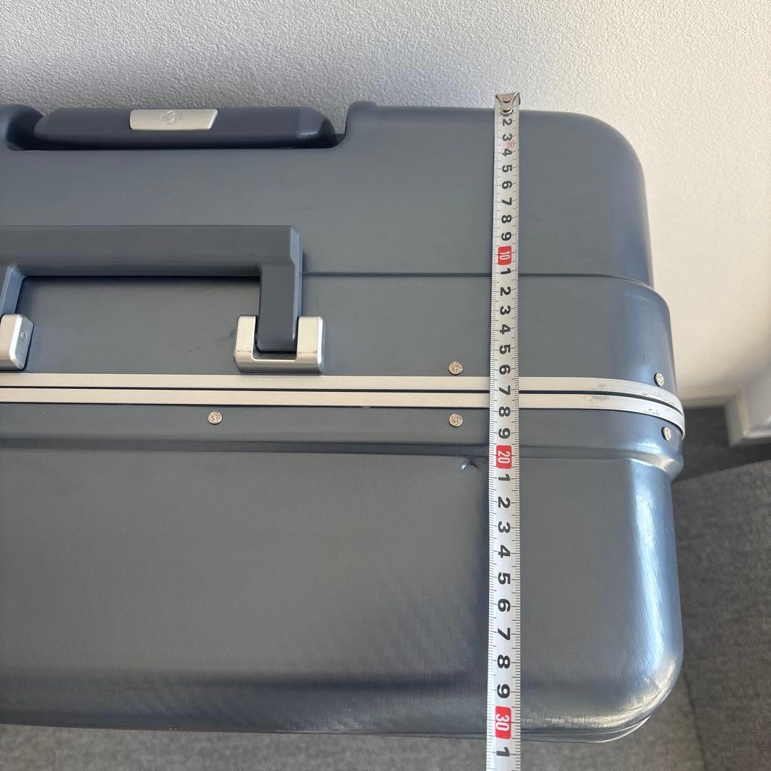 米国購入　Samsonite グレー 中型キャリーケース