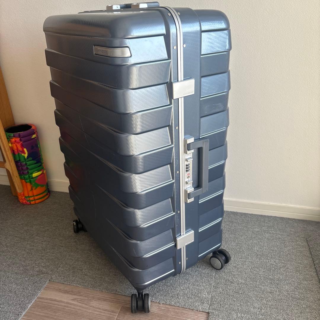 米国購入　Samsonite グレー 中型キャリーケース