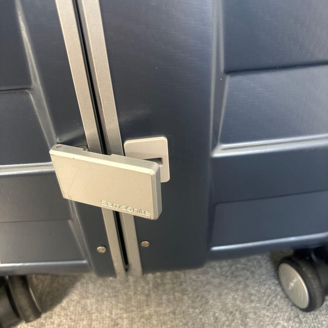 米国購入　Samsonite グレー 中型キャリーケース
