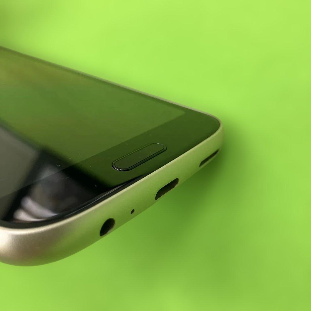 極美品‼️【docomo】F-53E らくらくスマホ　スマートフォン 本体