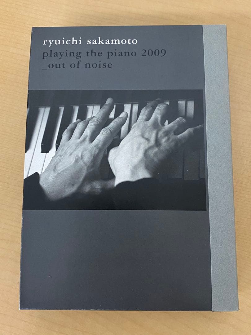 邦楽 ryuichi sakamoto playing the piano 2009