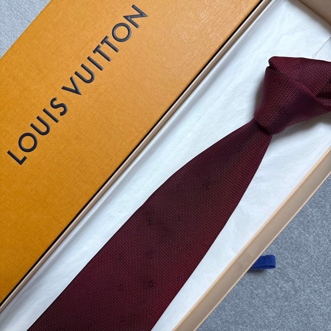 美品　ルイヴィトン　ネクタイ　赤　モノグラム　シルクジャガード