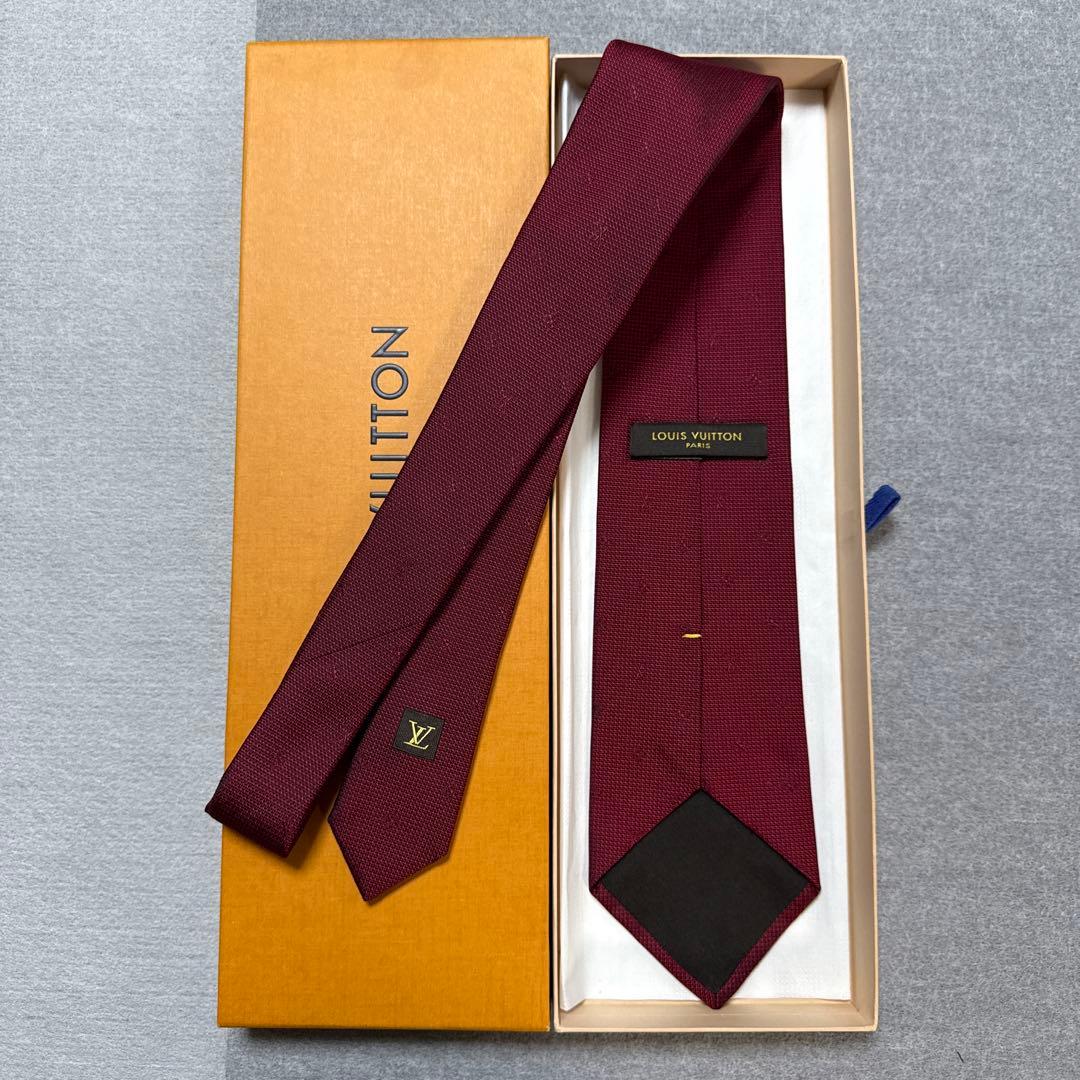 美品　ルイヴィトン　ネクタイ　赤　モノグラム　シルクジャガード