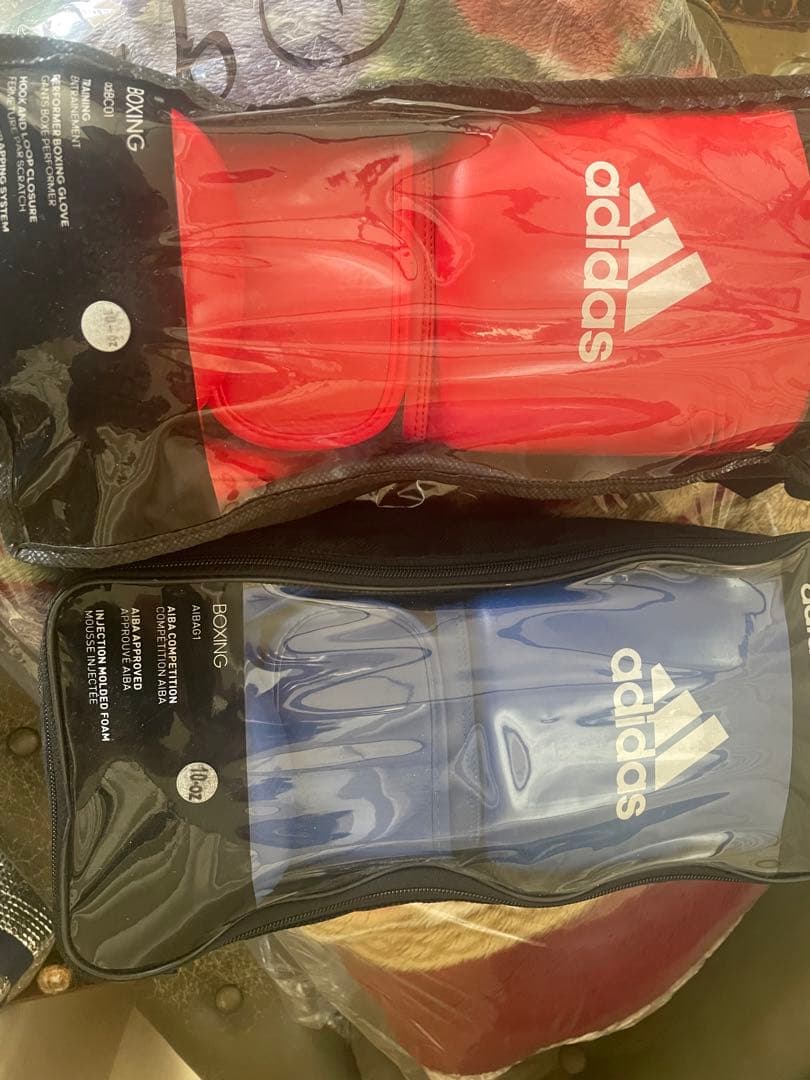 ボクシンググローブ　adidas アディダス　赤色