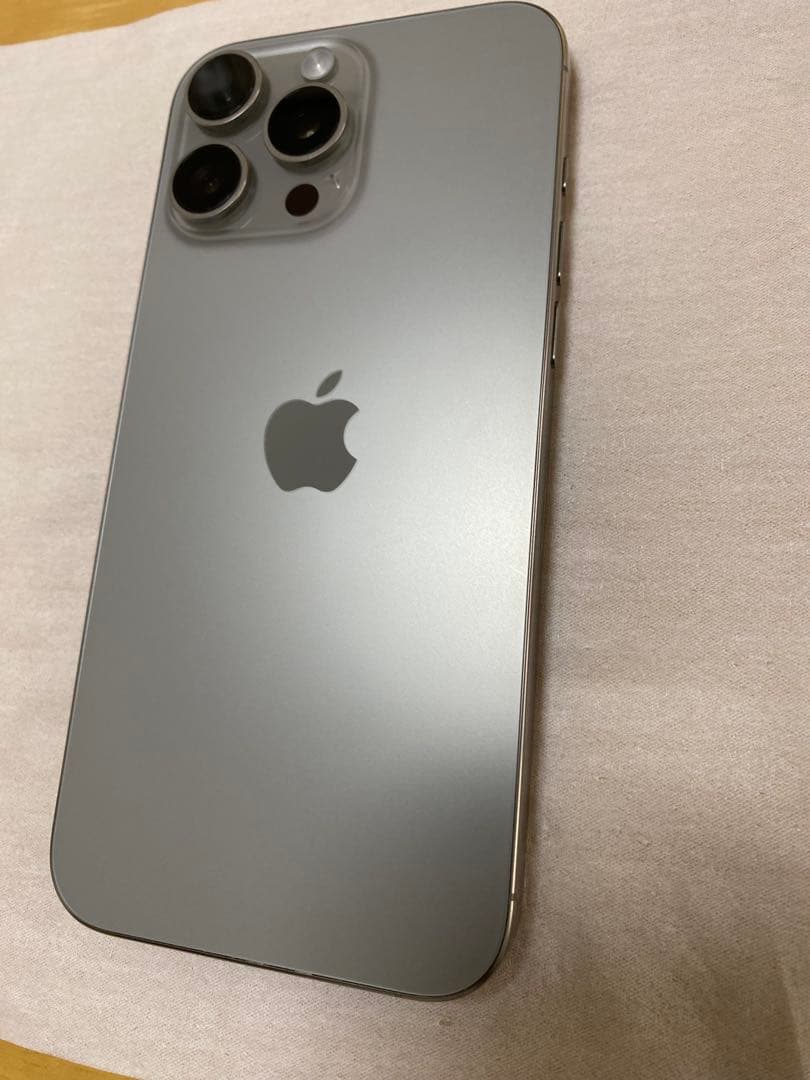非常に良好な状態。iPhone 16 Pro Max 256GB SIMフリー