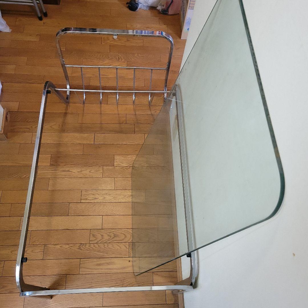 ガラス天板のセンターテーブル