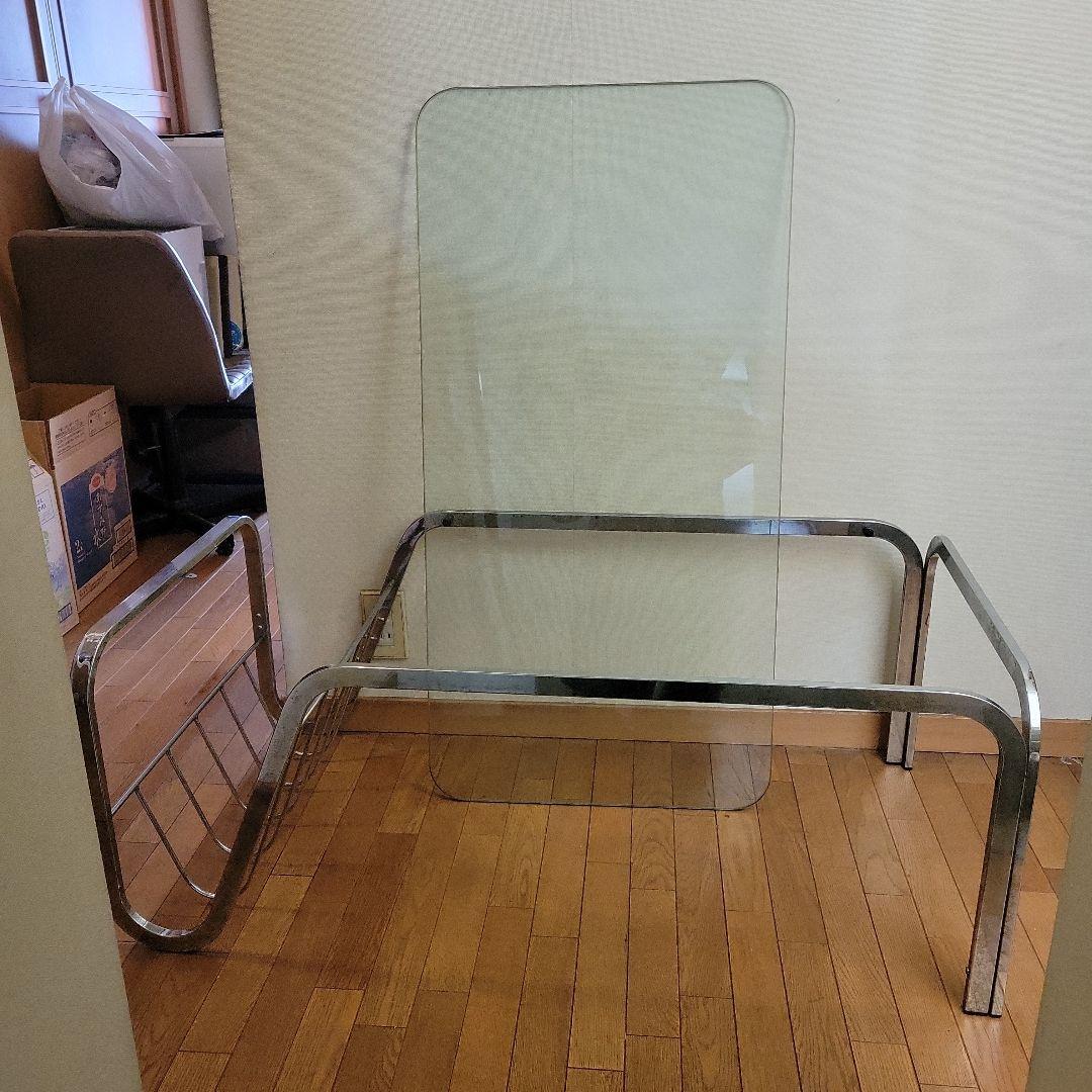 ガラス天板のセンターテーブル