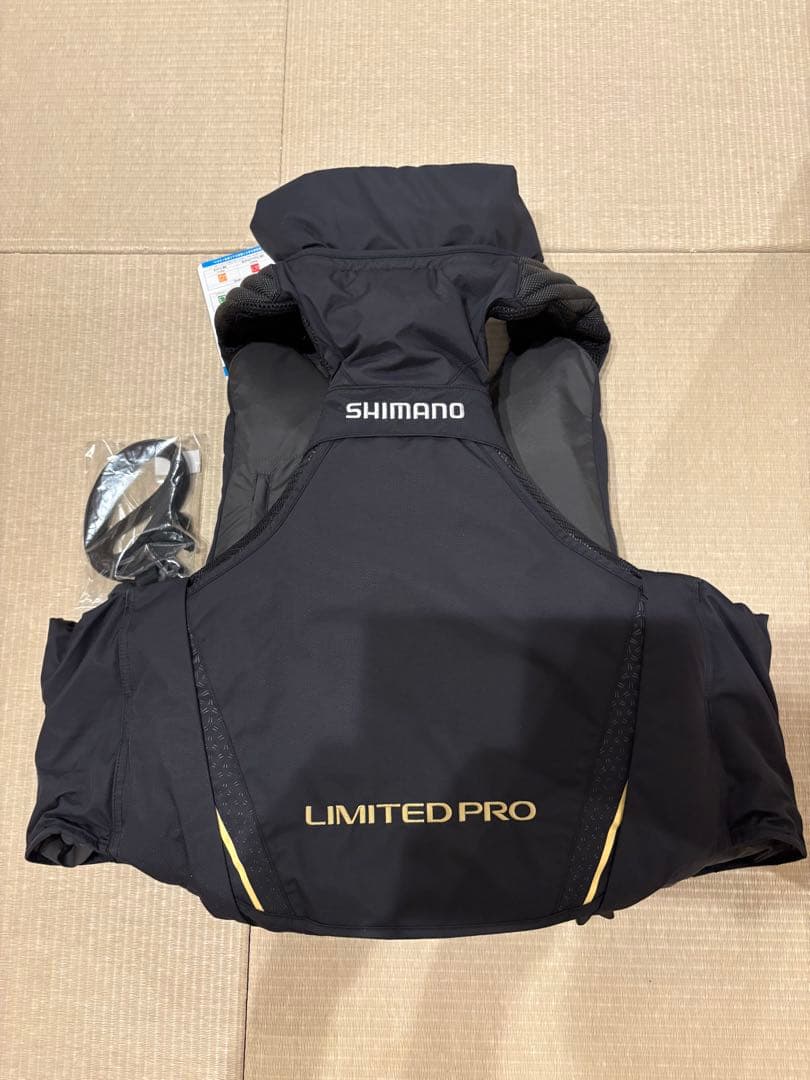 シマノ　フローティングベスト　ネクサスリミテッドプロ　Mサイズ　VF-130W