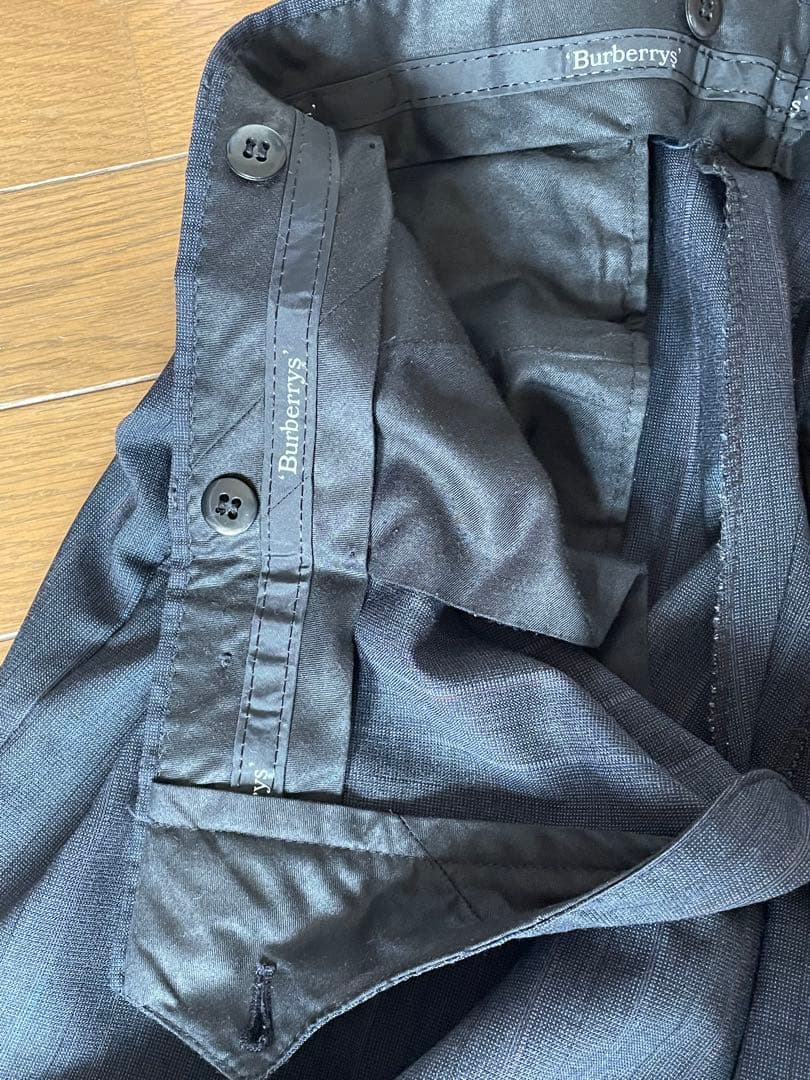 《週末セール》バーバリー スーツ ネイビー ストライプ 入学式 入社式 卒業式