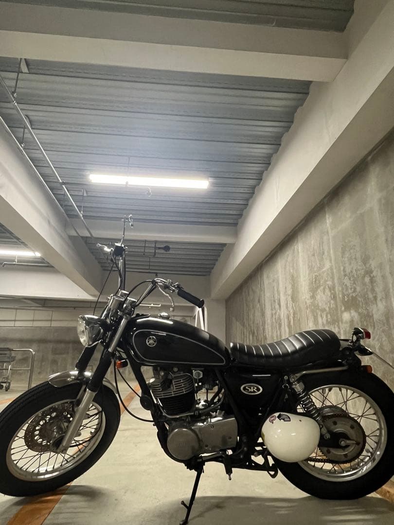 希少SR400 チャックボックスリアループフレームショートフェンダー　ランプ付き