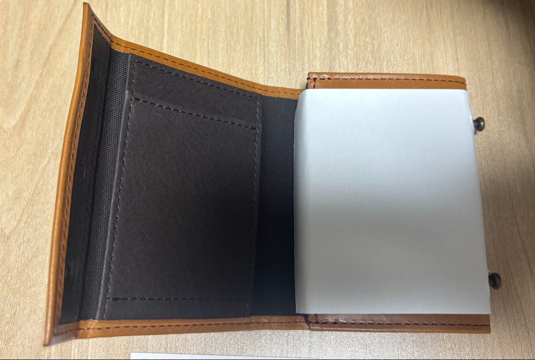 新品未使用m+ エムピウ ミッレフォッリエⅡ P25 ブスケット　コニャック