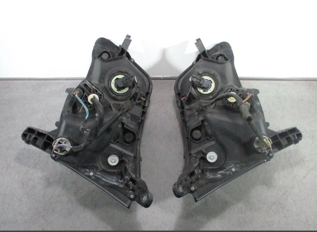 ステラ　ムーヴ 左右 純正 LED ヘッドライト 車検対応LA100F ムーブ