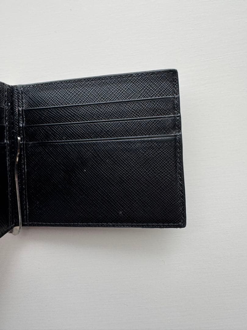 PRADA 二つ折り財布　ブラック レザー マネークリップ