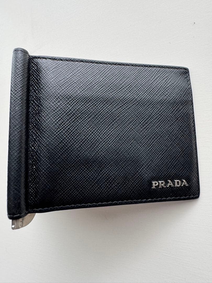 PRADA 二つ折り財布　ブラック レザー マネークリップ