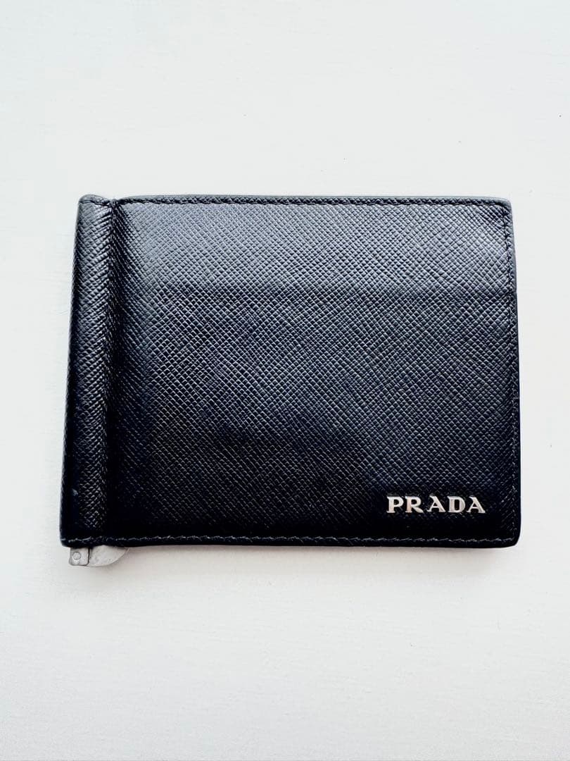 PRADA 二つ折り財布　ブラック レザー マネークリップ