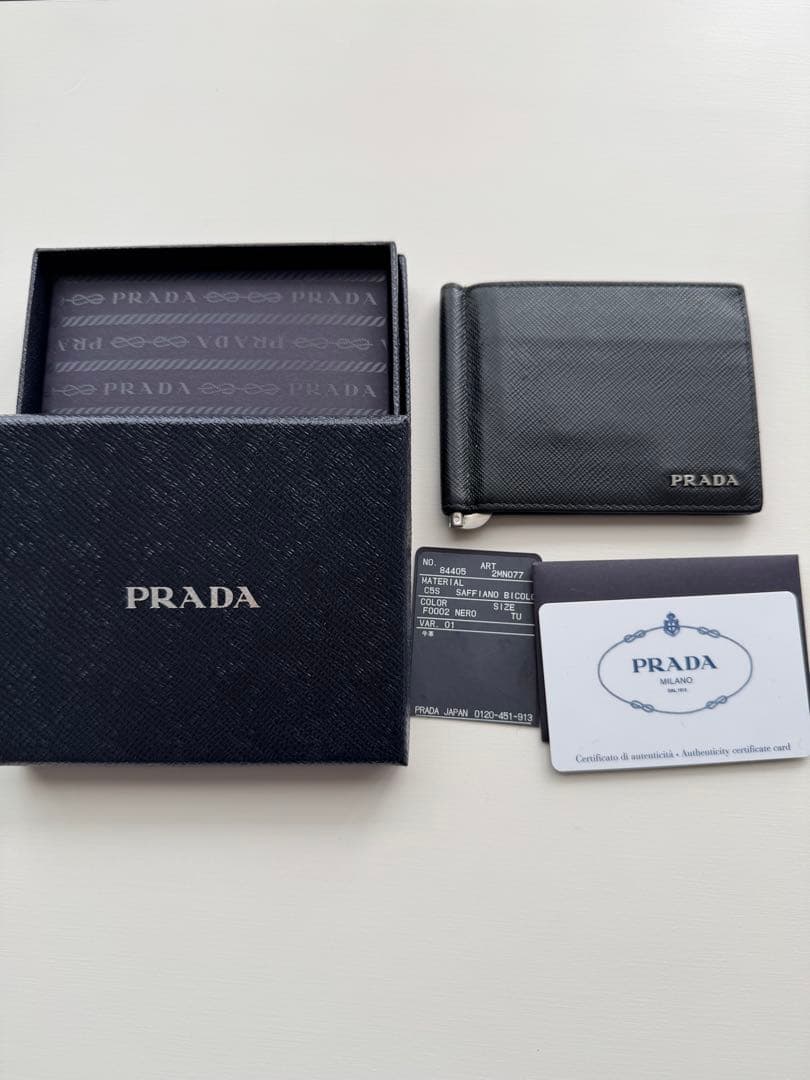 PRADA 二つ折り財布　ブラック レザー マネークリップ