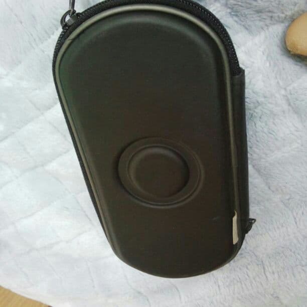 PSP3000型カセット２個と持ち運び用ケース付き