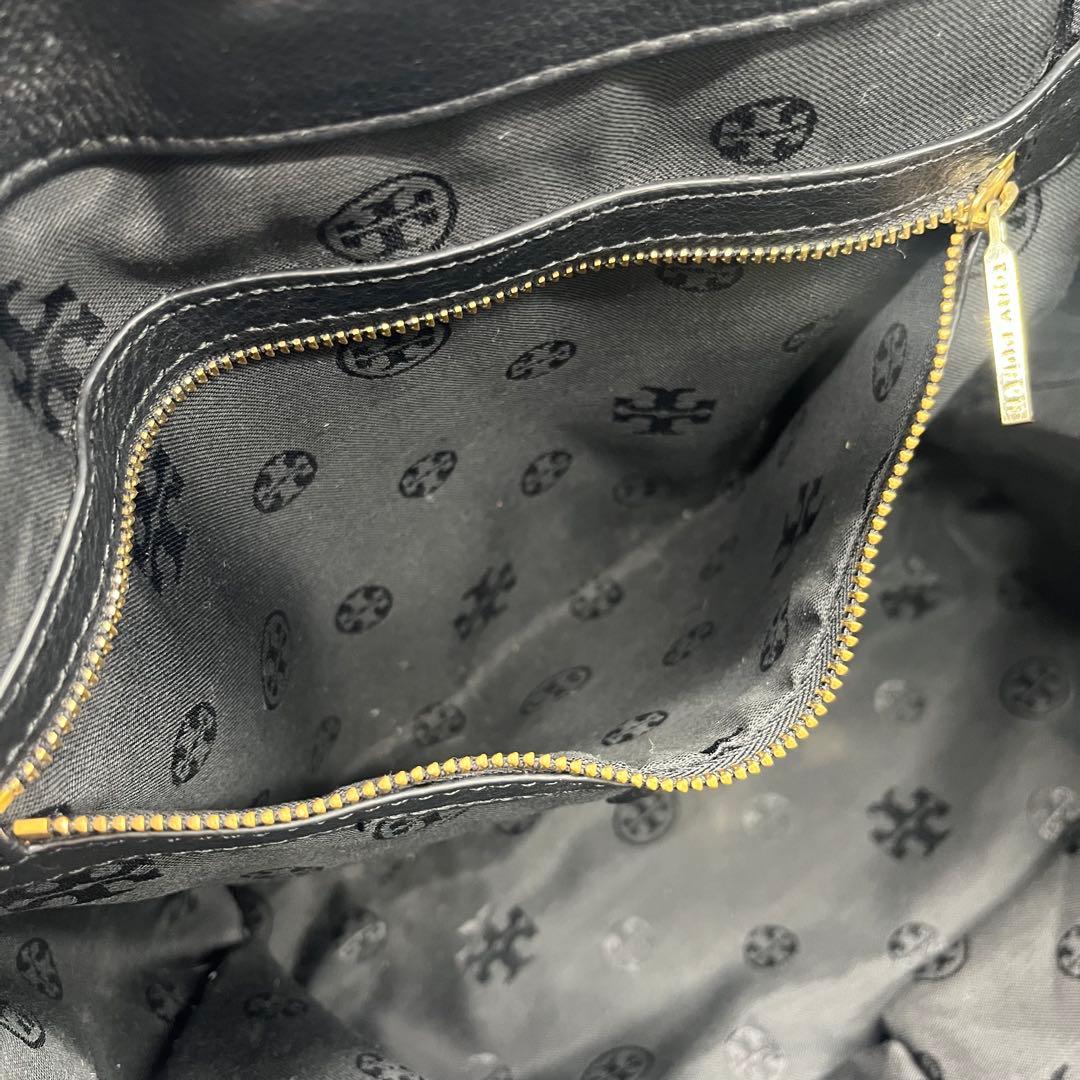 トリーバーチ トートバックハンドバッグ レザー ビッグロゴ タッセル シボ 黒