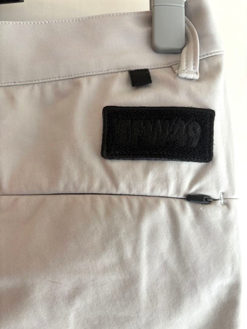 美品✨TFW49✨ストレッチスリムフィットパンツ✨