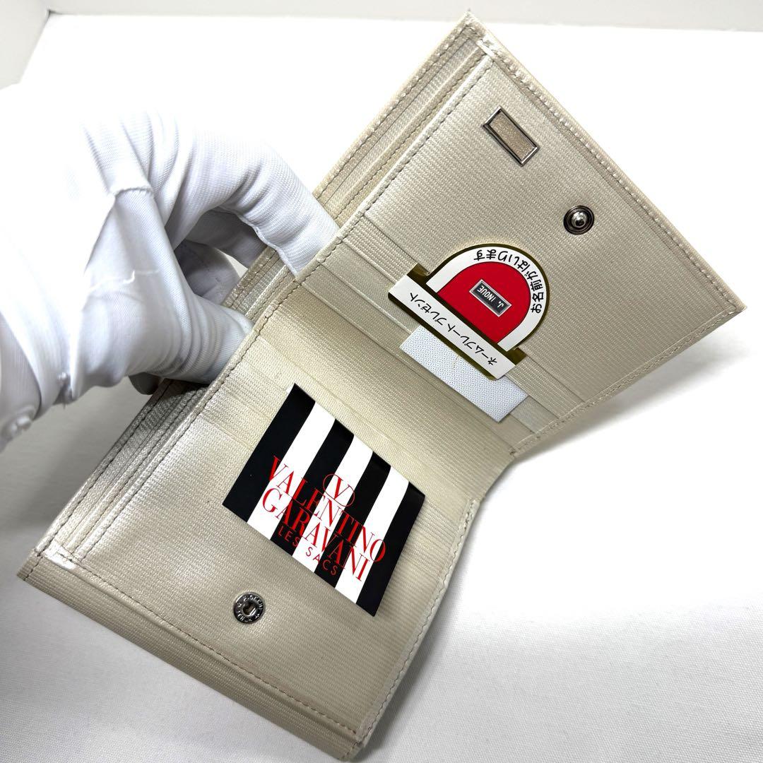 【新品】VALENTINO ヴァレンティノ 二つ折り財布 ロゴプレート ベージュ