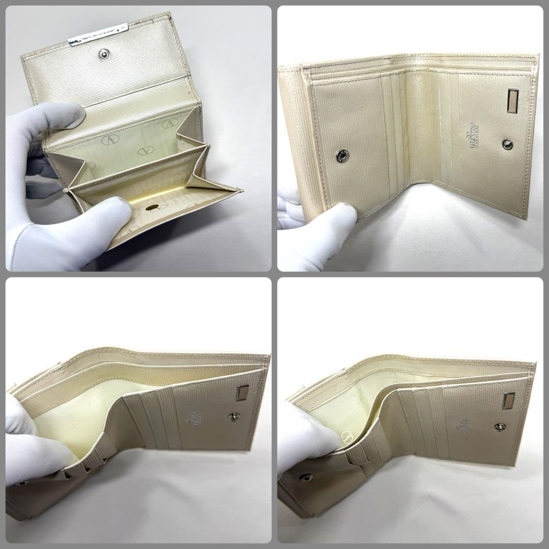 【新品】VALENTINO ヴァレンティノ 二つ折り財布 ロゴプレート ベージュ