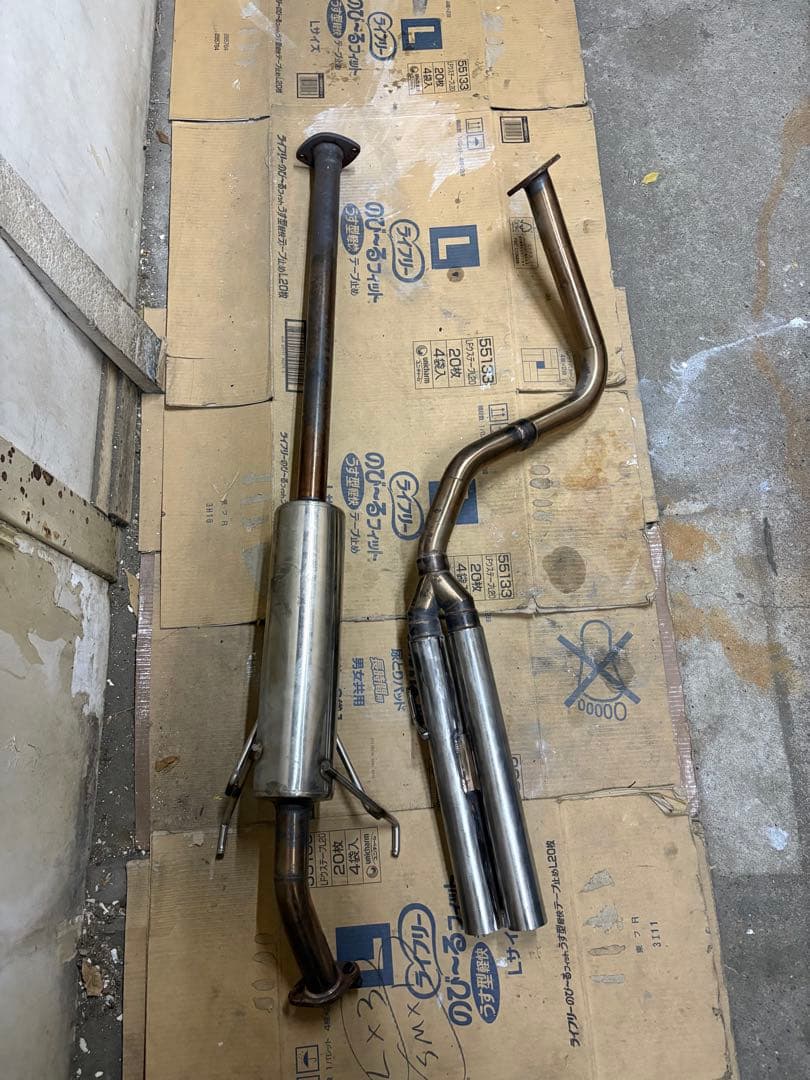 185サーフ　デュアルマフラー　ハイラックスサーフ185 ワンオフマフラー