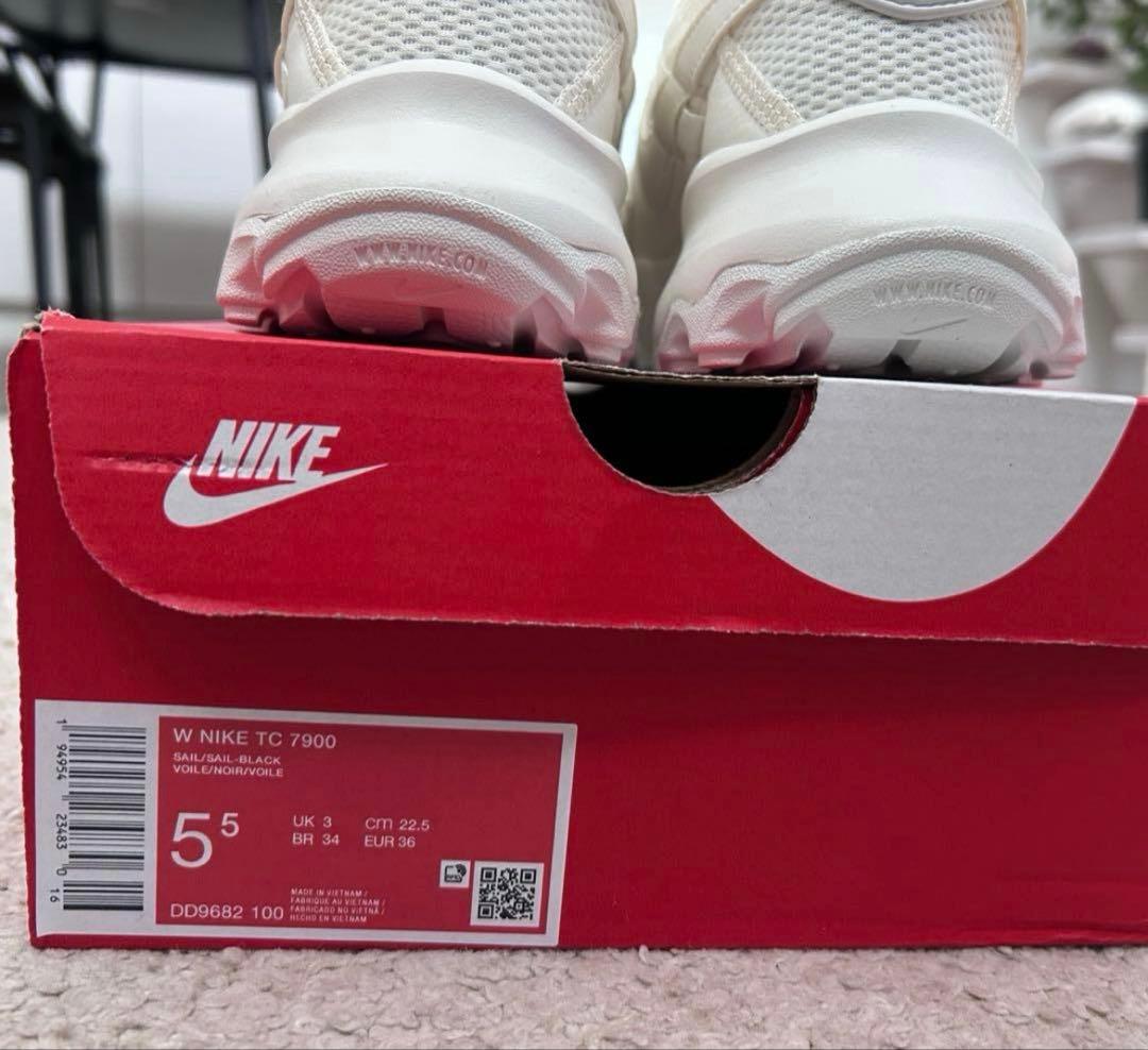 ★新品未使用★ NIKE ナイキ　スニーカー　TC7900 22.5cm