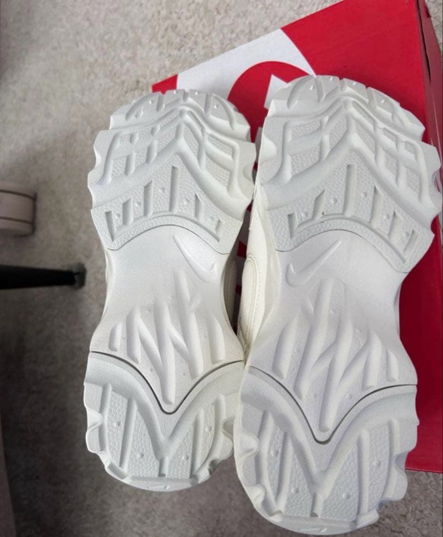 ★新品未使用★ NIKE ナイキ　スニーカー　TC7900 22.5cm