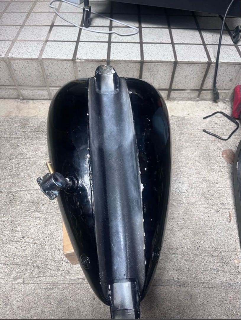 ハーレーダビットソン　マスタングタンク　コック付き