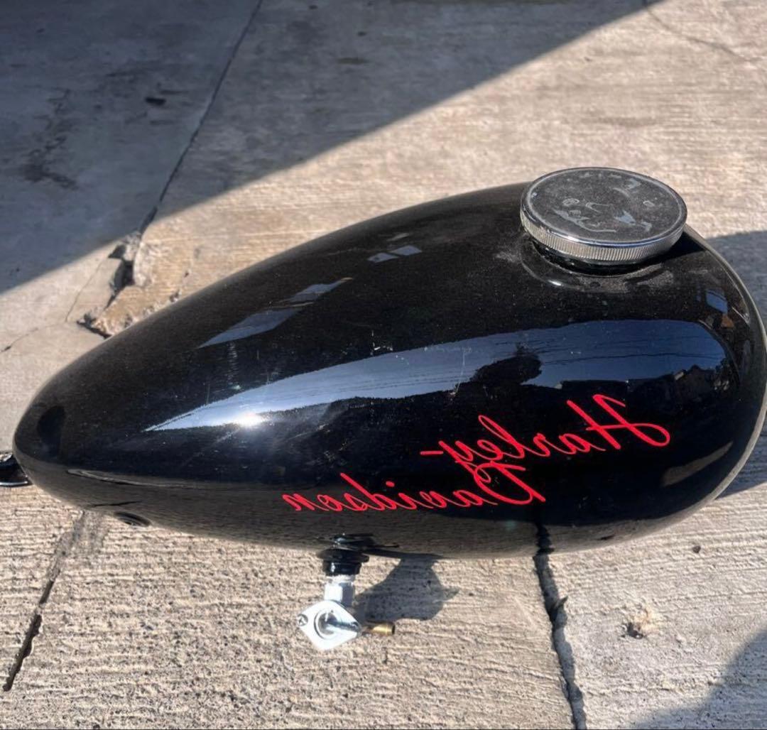 ハーレーダビットソン　マスタングタンク　コック付き