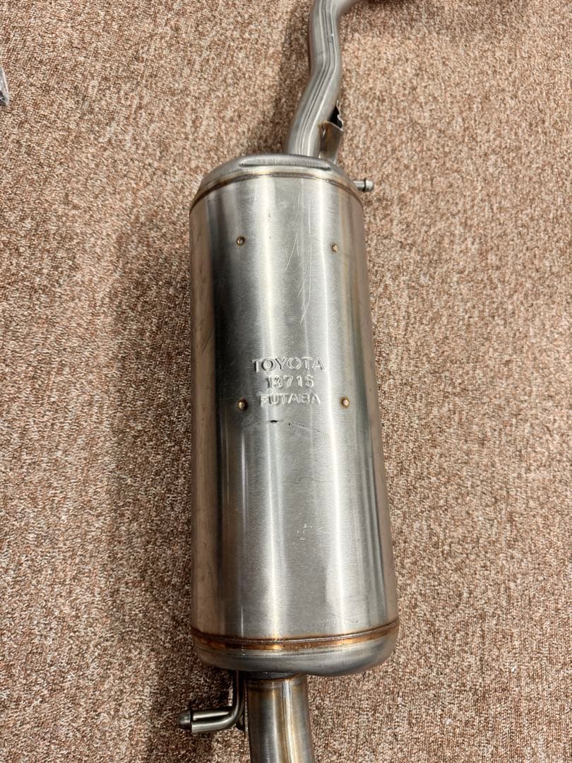 新品 プリウスα 純正マフラー トヨタ 13715 FUTABA 部品セット