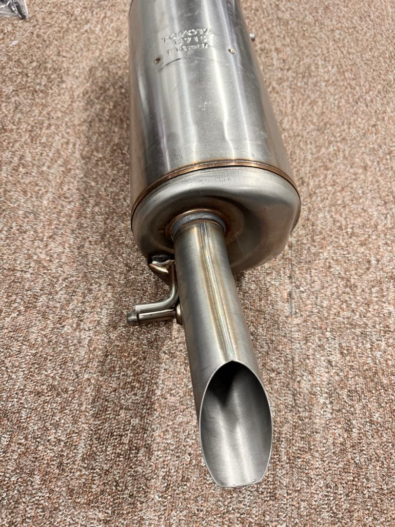 新品 プリウスα 純正マフラー トヨタ 13715 FUTABA 部品セット