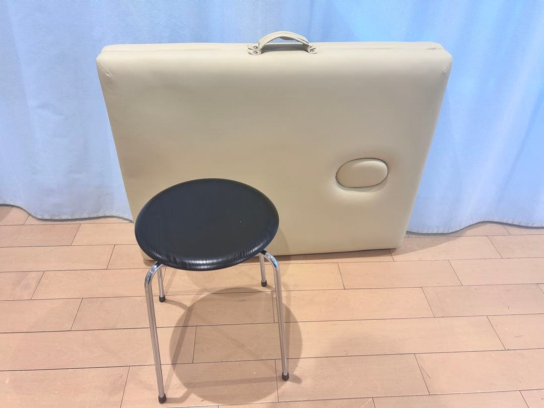 折りたたみ　施術ベッド　使用回数５回の美品！　マッサージベッド