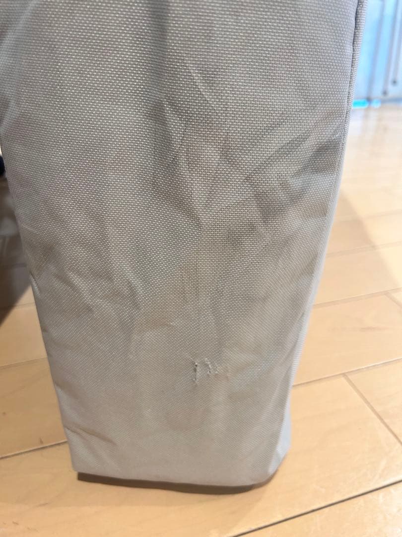 折りたたみ　施術ベッド　使用回数５回の美品！　マッサージベッド