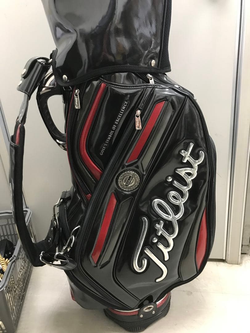 タイトリスト　TITLEIST　3点式キャディバッグ　光沢ブラック　エナメル素材