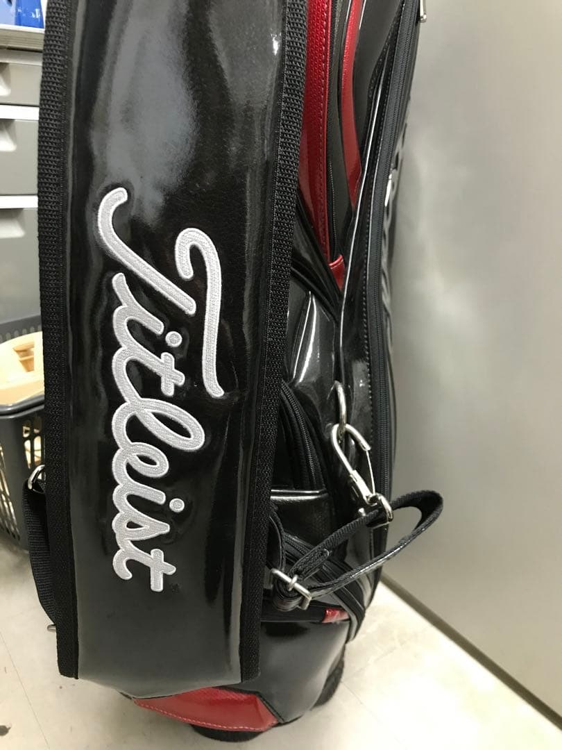タイトリスト　TITLEIST　3点式キャディバッグ　光沢ブラック　エナメル素材