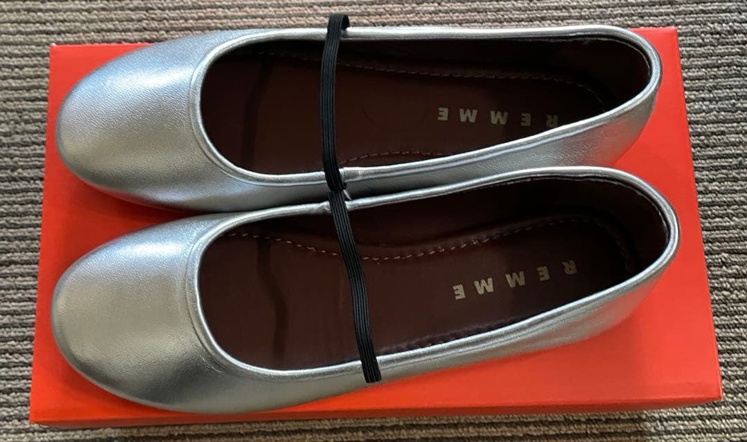 REMME レメ　ゴムストラップフラットシューズ　38