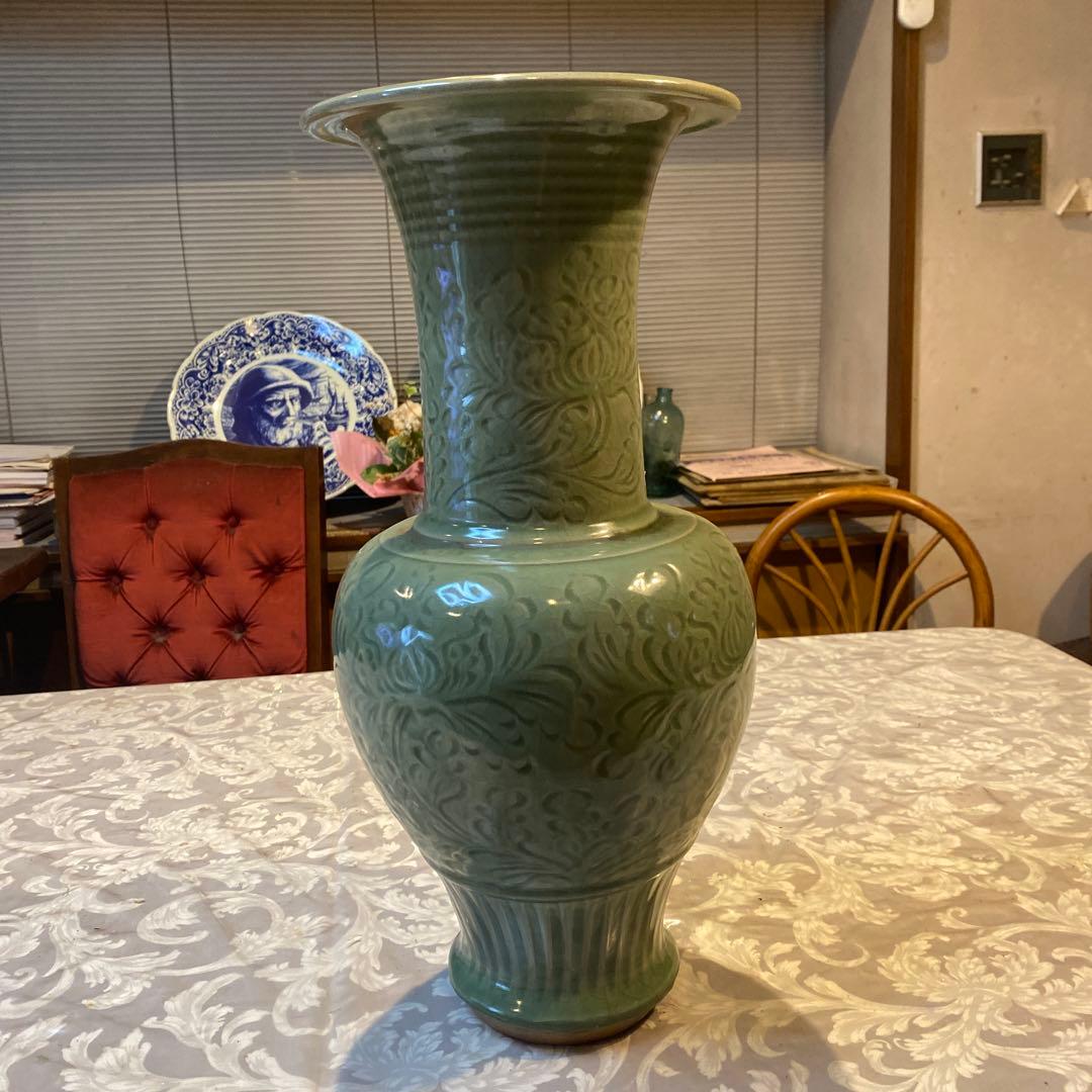 専用　中国古玩　陰刻草花文青磁花瓶