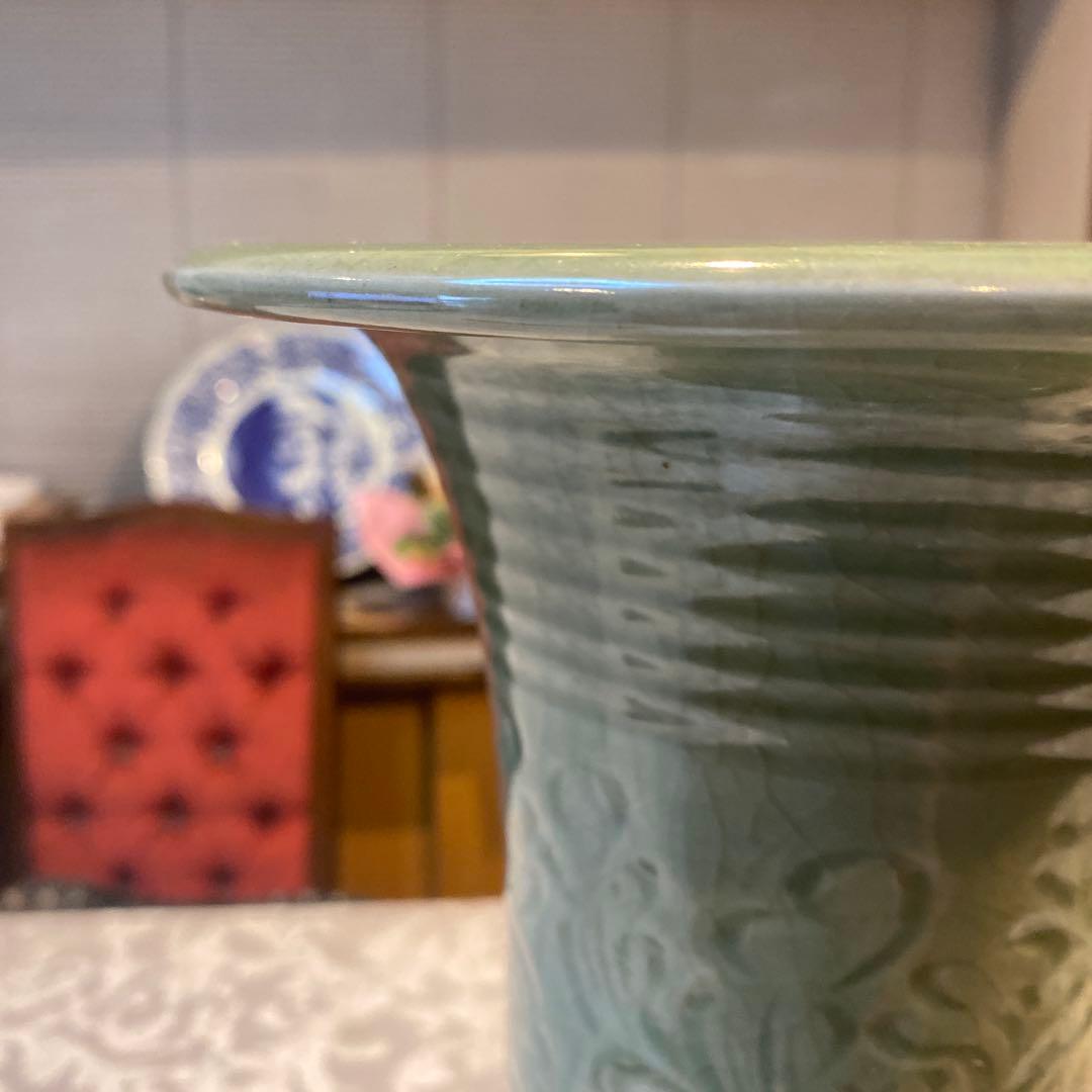 専用　中国古玩　陰刻草花文青磁花瓶