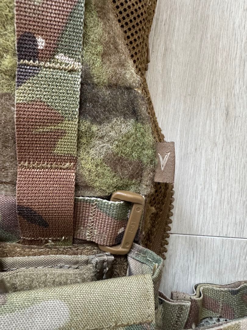 個人装備 VELOCITY SYSTEMS SCARAB Plate Carrier