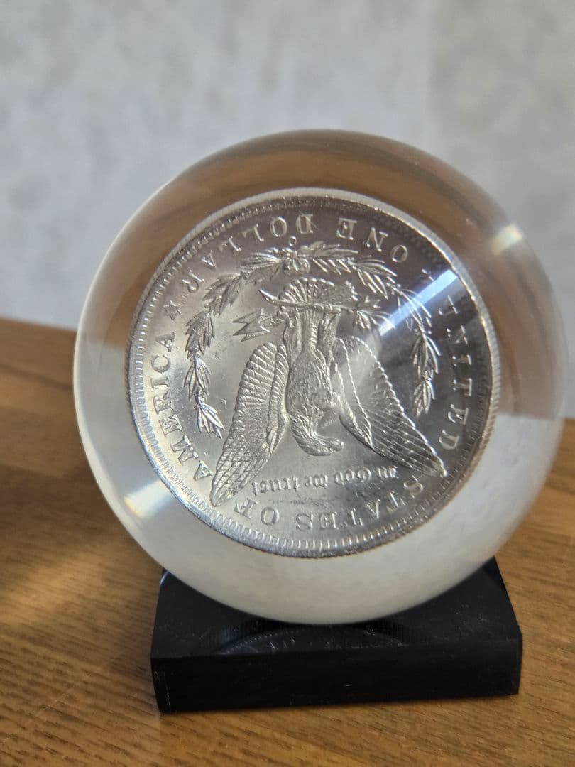 専用(お土産品)モルガンダラー銀貨入り　置き物