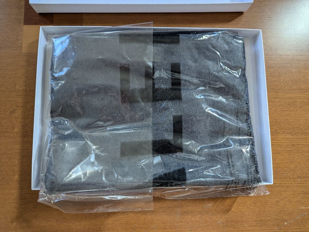 バレンシアガ　マフラー　グレー　ブラック　ロゴ　バイカラー