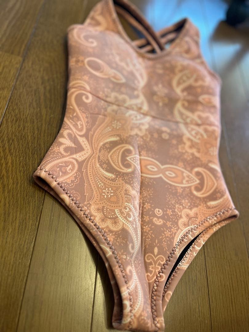 ペイズリー柄 クロスストラップ タッパー(ワンピースウェットスーツ)